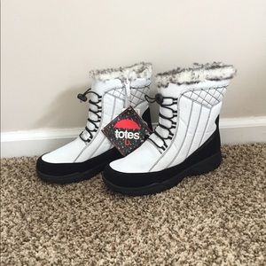 Totes Thermolite Snow Boots